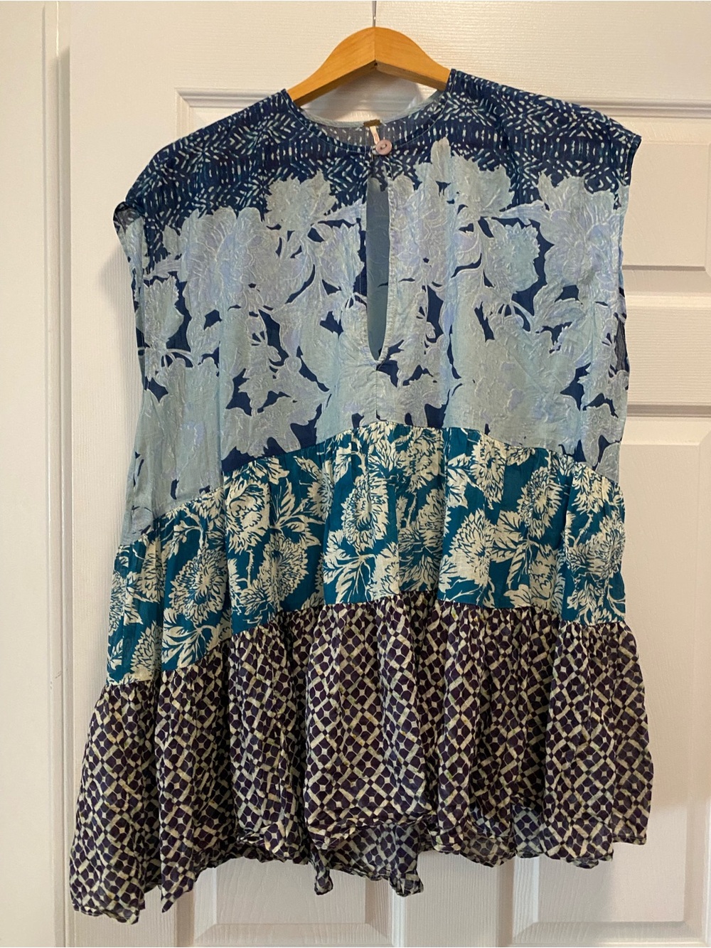 Free People Women’s Blue Mixed-Print Sleeveless Tiered Tunic Top